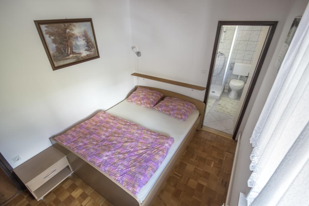 Gostilna Pension Blegos Poljane nad Škofjo Loko Kamer foto