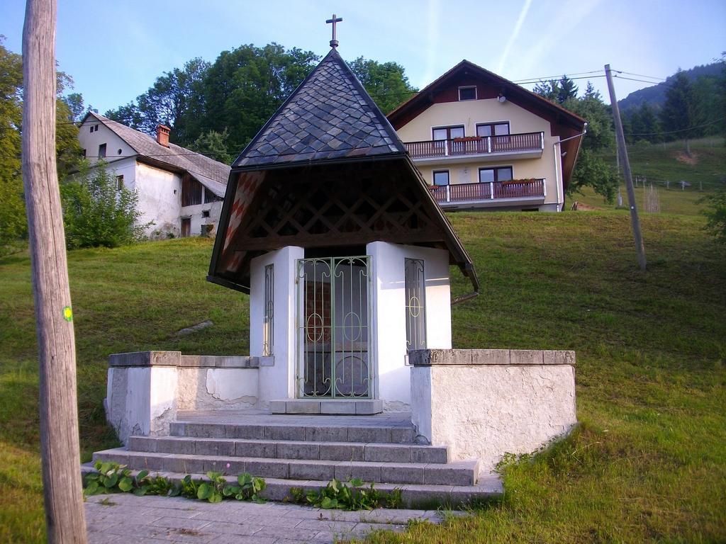 Gostilna Pension Blegos Poljane nad Škofjo Loko Buitenkant foto
