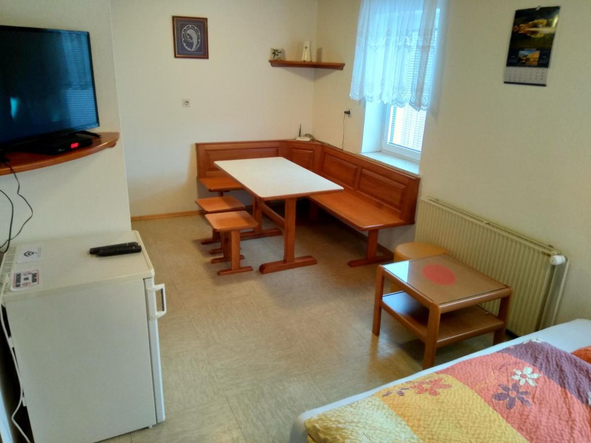 Gostilna Pension Blegos Poljane nad Škofjo Loko Buitenkant foto
