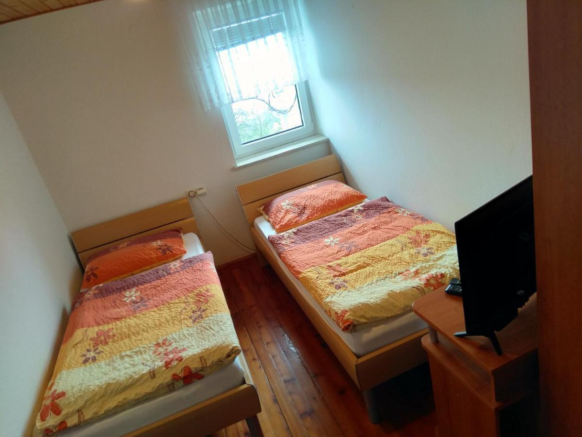 Gostilna Pension Blegos Poljane nad Škofjo Loko Buitenkant foto