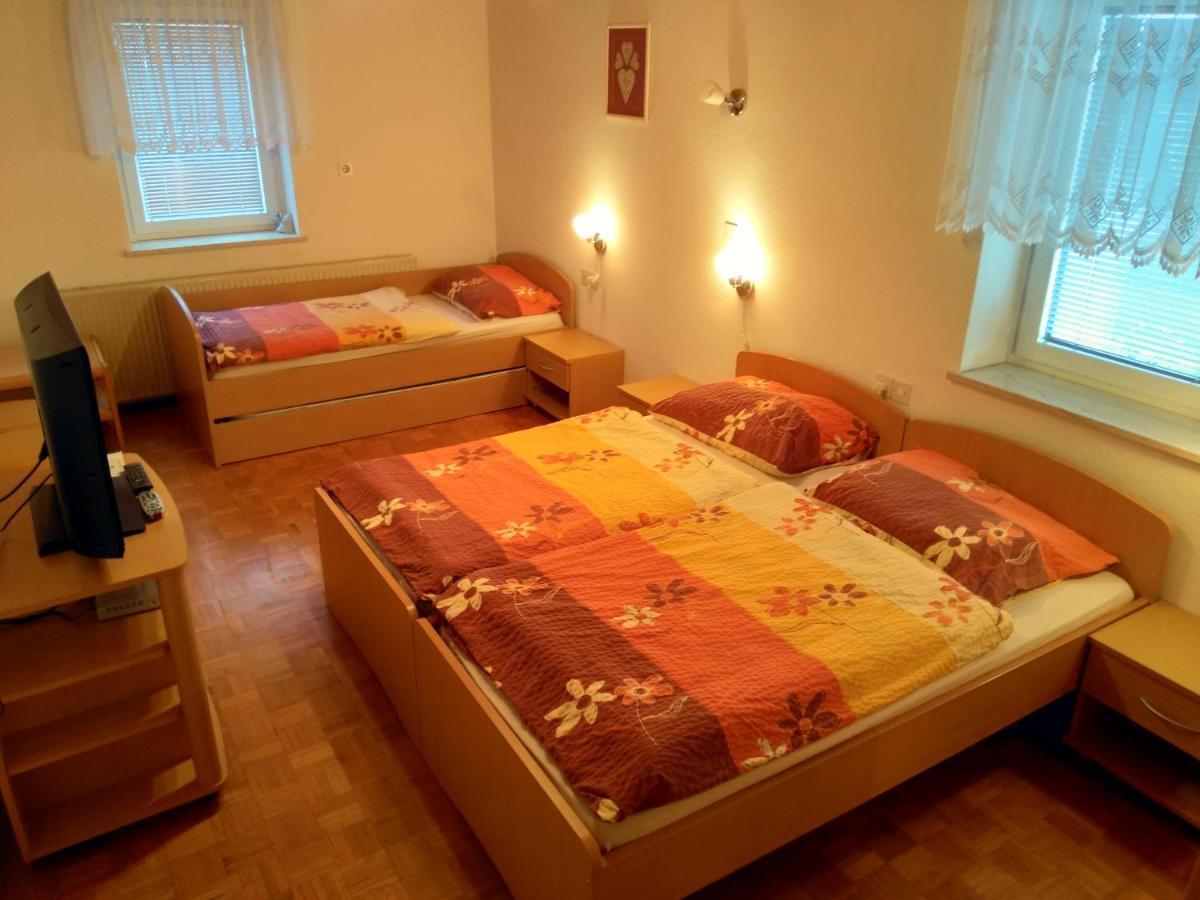 Gostilna Pension Blegos Poljane nad Škofjo Loko Buitenkant foto